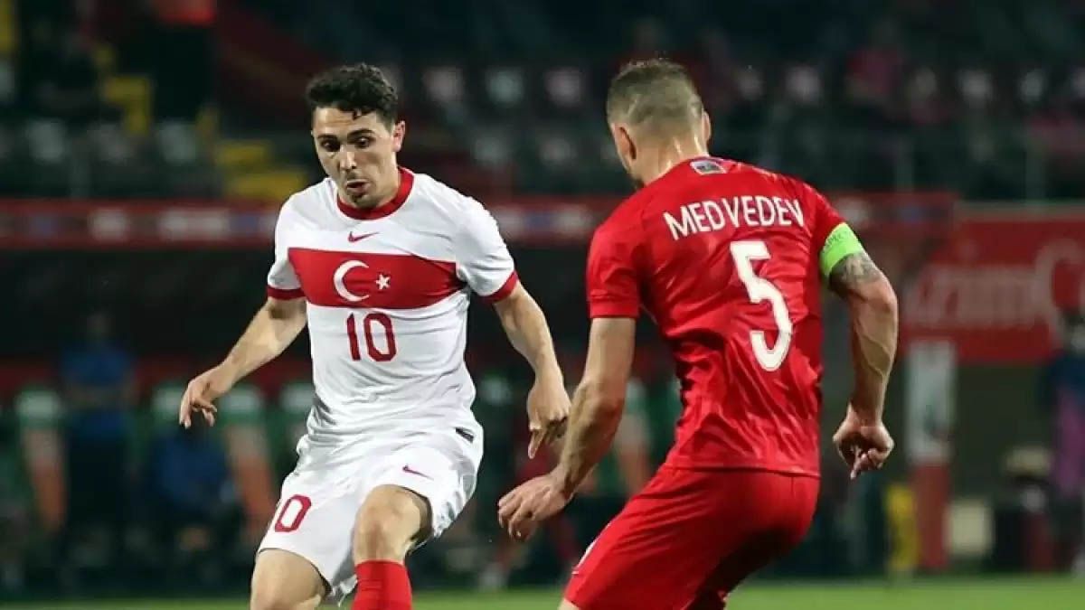 Abdülkadir Ömür herkesi şok etti! Vincenzo Montella daha fazla dayanamadı ve 32. dakikada oyundan aldı 3