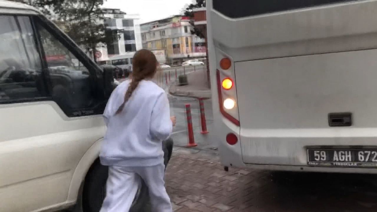 Gözaltına alınan Banu Parlak serbest bırakıldı! Adliyeden koşarak uzaklaştı 4
