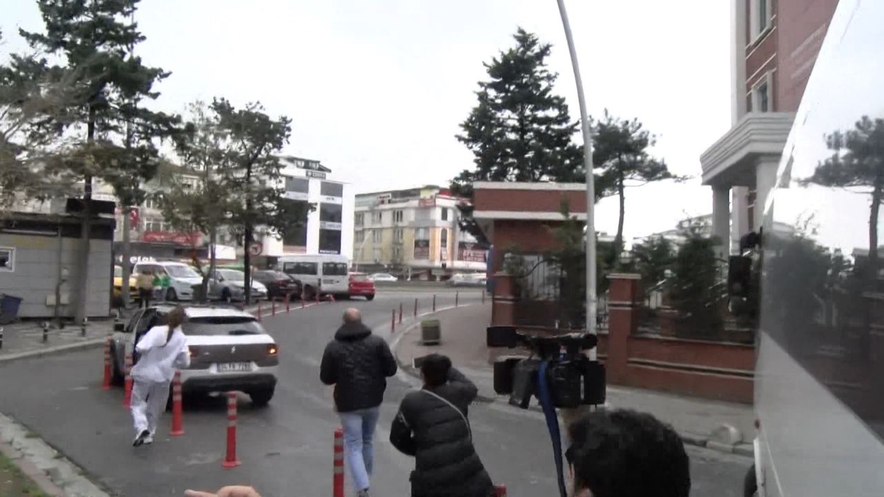 Gözaltına alınan Banu Parlak serbest bırakıldı! Adliyeden koşarak uzaklaştı 6