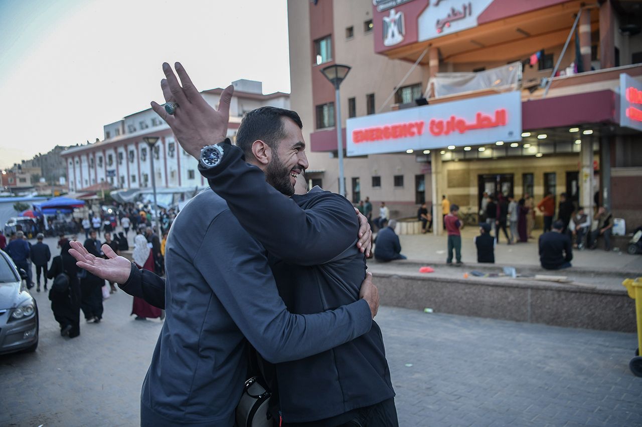 İsrail'den rezil bildiri: "Ateşkes geçicidir" Çatışmalara insani aranın verildiği Gazze'de günlük yaşam 11