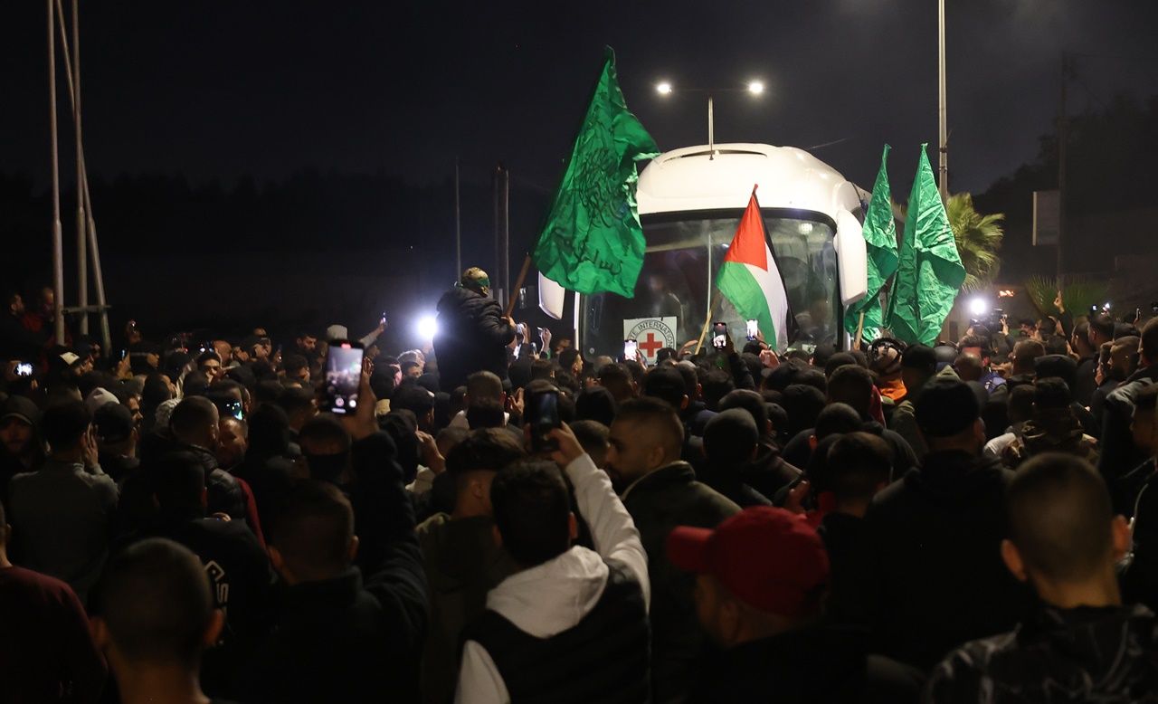 Hamas, İsrailli rehineleri serbest bıraktığı anların görüntüsünü paylaştı! Esir takası devam edecek 10