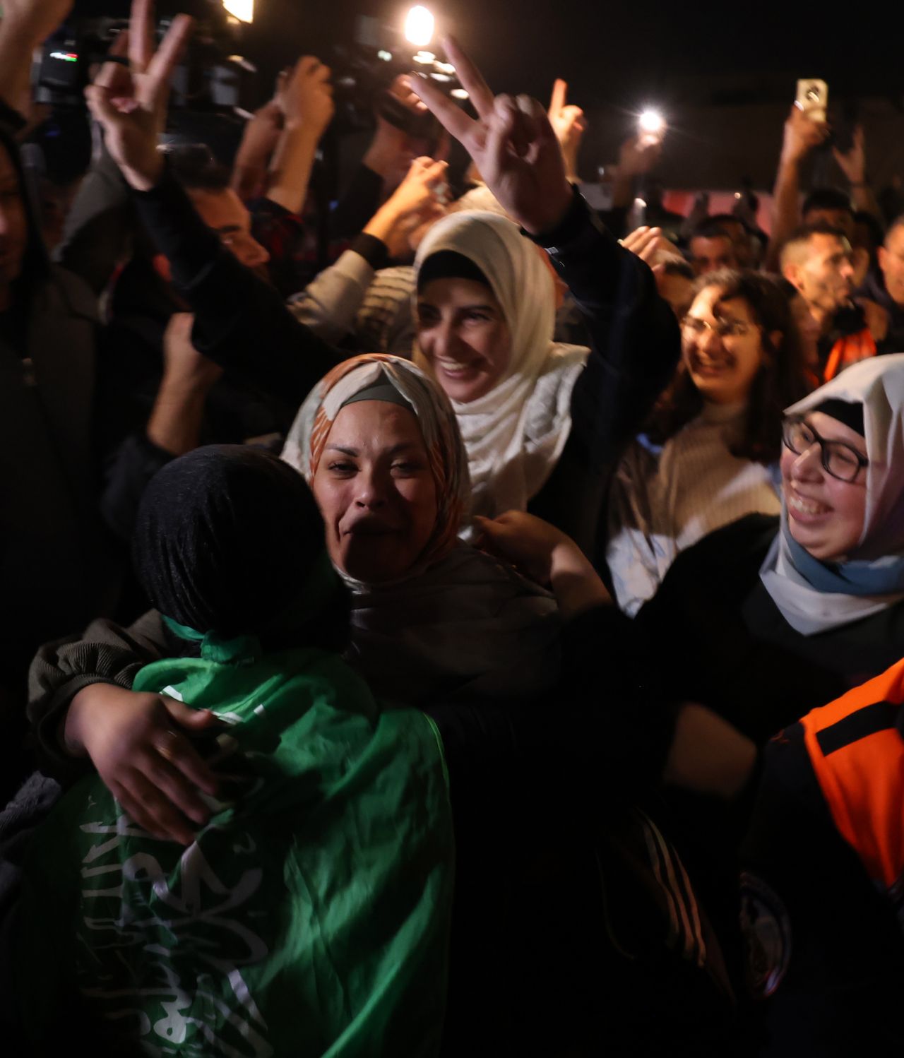 Hamas, İsrailli rehineleri serbest bıraktığı anların görüntüsünü paylaştı! Esir takası devam edecek 5