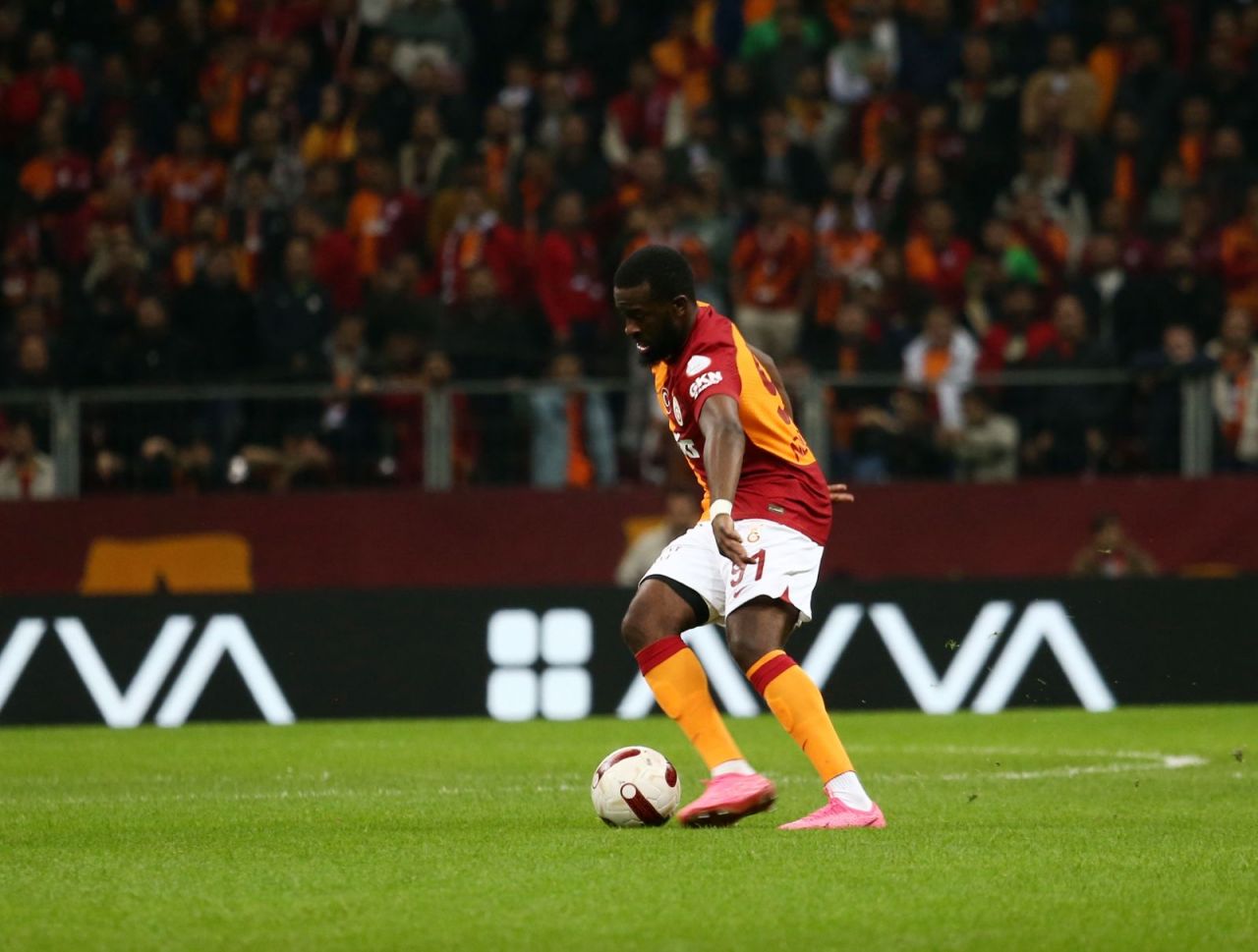 Tanguy Ndombele sosyal medyayı yıktı geçti: "Okan Buruk zayıflasın diye 90 dakika sahada tuttu" İnanılmaz yorumlar geceye damga vurdu 3