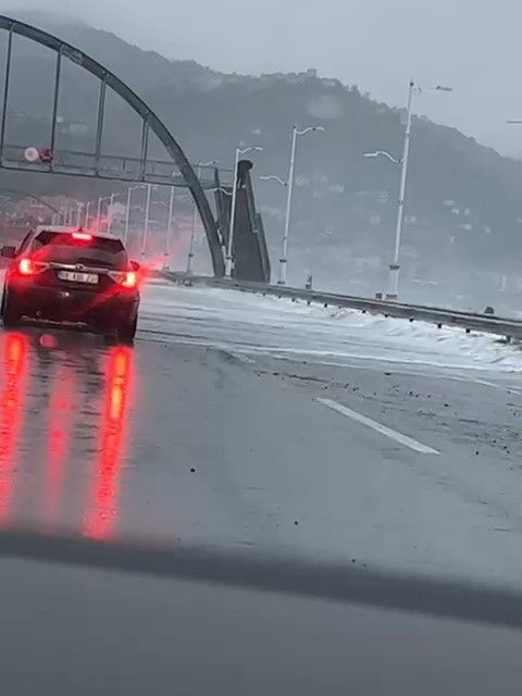 Rize'de fırtına: Dalgalar Karadeniz Sahil Yolu’na ulaştı 7