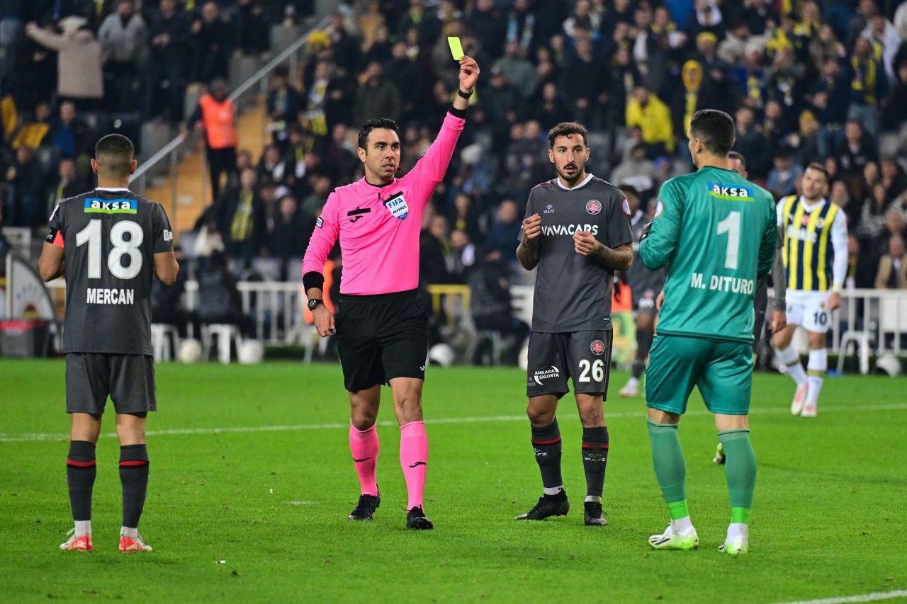 Canlı yayında çıldırdı: "Arda Kardeşler'in de Hüseyin Göçek'in de hakemliğini bitiririm! Türk futbolundan defolun artık ya. Fenerbahçe zarar görecek bu işten" 3