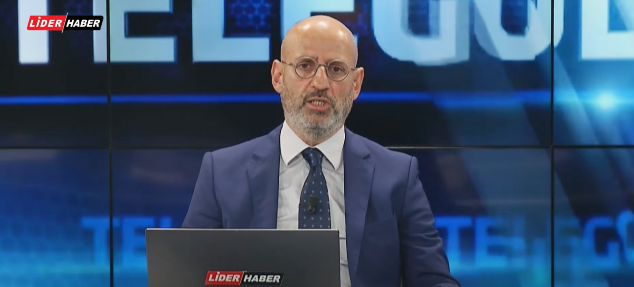 Herkesin merak ettiği Fenerbahçe - Fatih Karagümrük maçının VAR konuşmaları ortaya çıktı! İnanılmaz iddia: İşte Arda Kardeşler ile Hüseyin Göçek arasında yaşanan konuşma… 1
