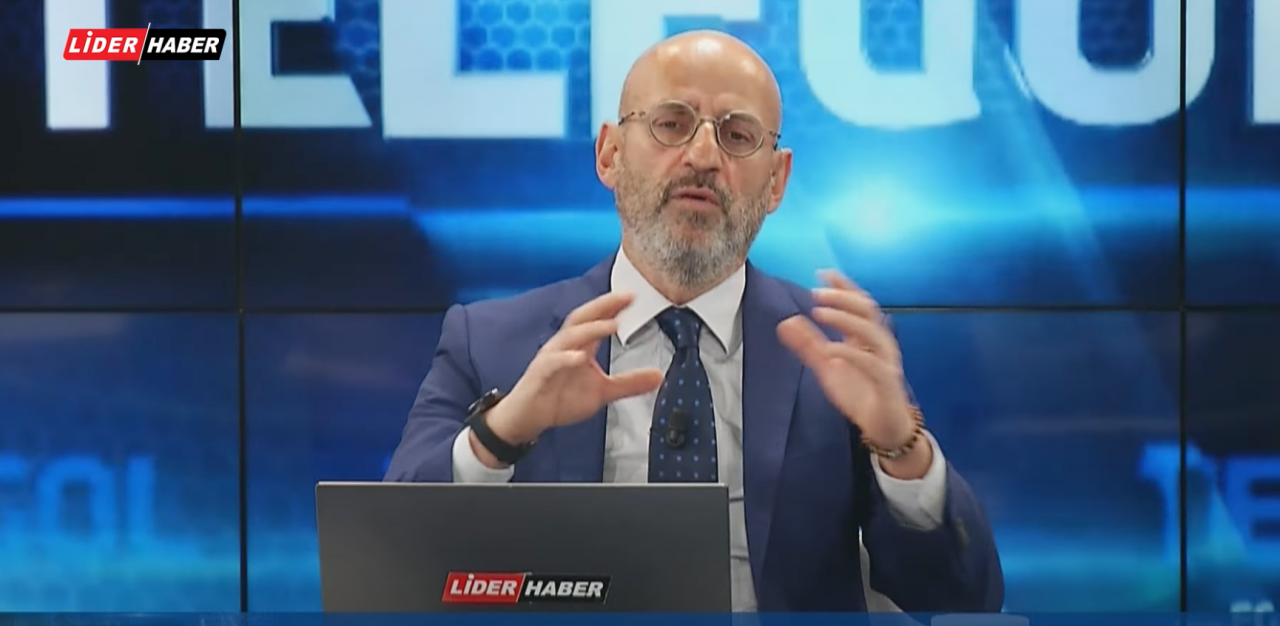 Herkesin merak ettiği Fenerbahçe - Fatih Karagümrük maçının VAR konuşmaları ortaya çıktı! İnanılmaz iddia: İşte Arda Kardeşler ile Hüseyin Göçek arasında yaşanan konuşma… 2