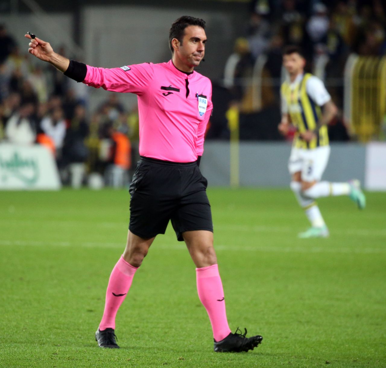 Herkesin merak ettiği Fenerbahçe - Fatih Karagümrük maçının VAR konuşmaları ortaya çıktı! İnanılmaz iddia: İşte Arda Kardeşler ile Hüseyin Göçek arasında yaşanan konuşma… 5