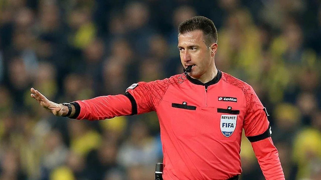 Herkesin merak ettiği Fenerbahçe - Fatih Karagümrük maçının VAR konuşmaları ortaya çıktı! İnanılmaz iddia: İşte Arda Kardeşler ile Hüseyin Göçek arasında yaşanan konuşma… 4