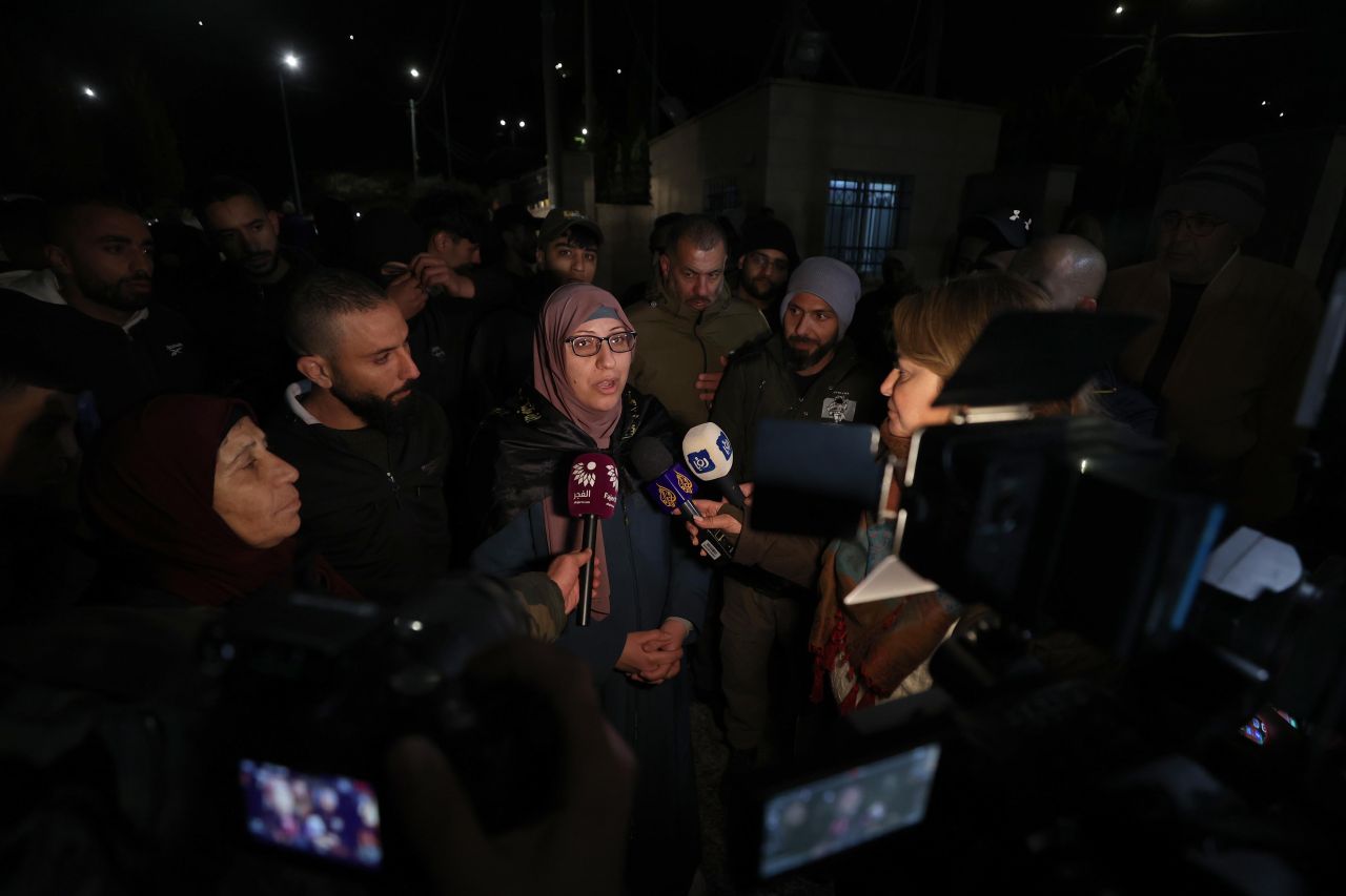İsrail hapishanelerindeki 33 Filistinli çocuk ve kadın esir serbest bırakıldı 18