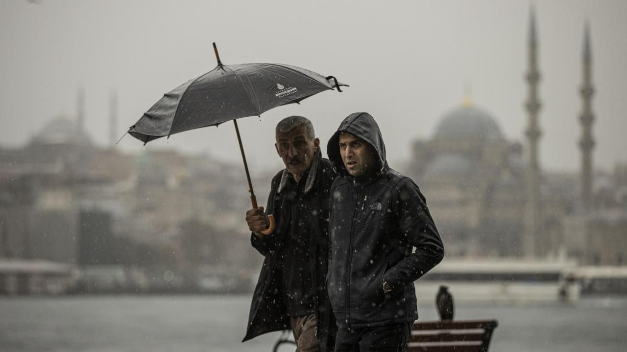 Meteoroloji İstanbul için hava durumu uyarısı yaptı! Fırtına şiddetli başladı! 12