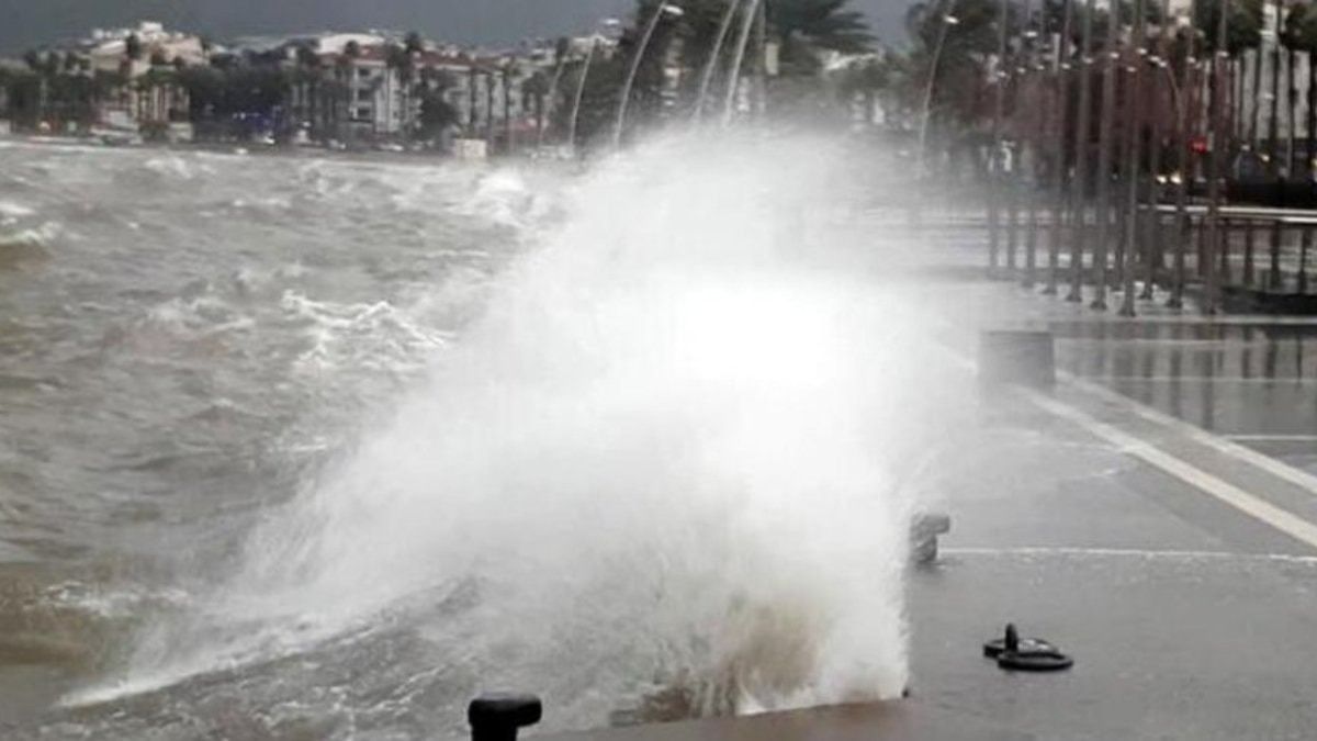 Meteoroloji İstanbul için hava durumu uyarısı yaptı! Fırtına şiddetli başladı! 6