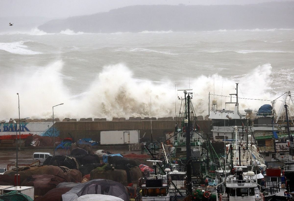 Meteoroloji İstanbul için hava durumu uyarısı yaptı! Fırtına şiddetli başladı! 8