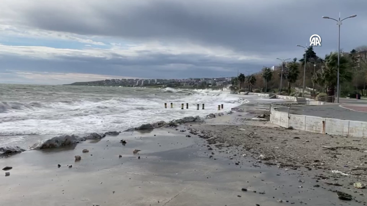 AKOM'dan uyarı: Dev dalgalar oluştu deniz ve hava trafiği durdu! 11