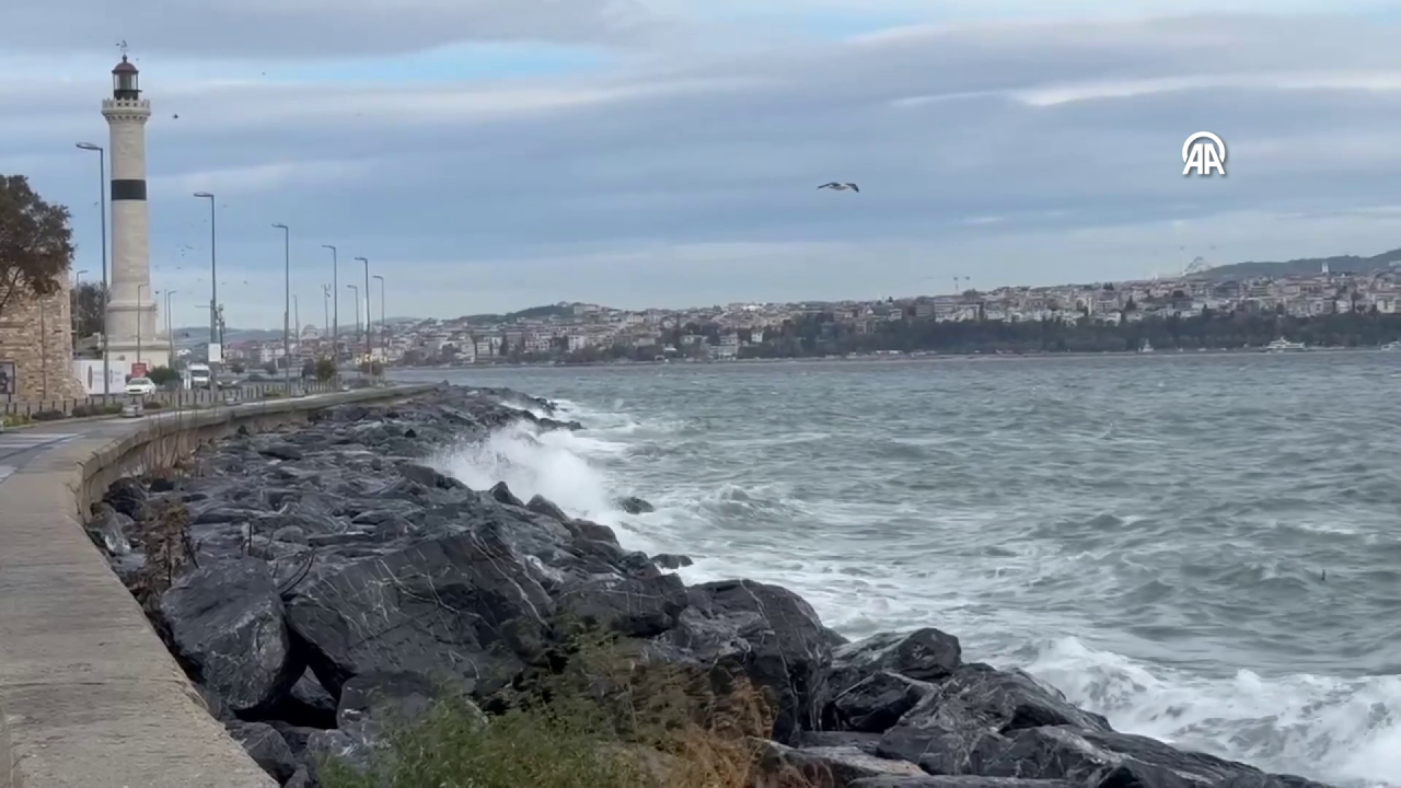 AKOM'dan uyarı: Dev dalgalar oluştu deniz ve hava trafiği durdu! 8