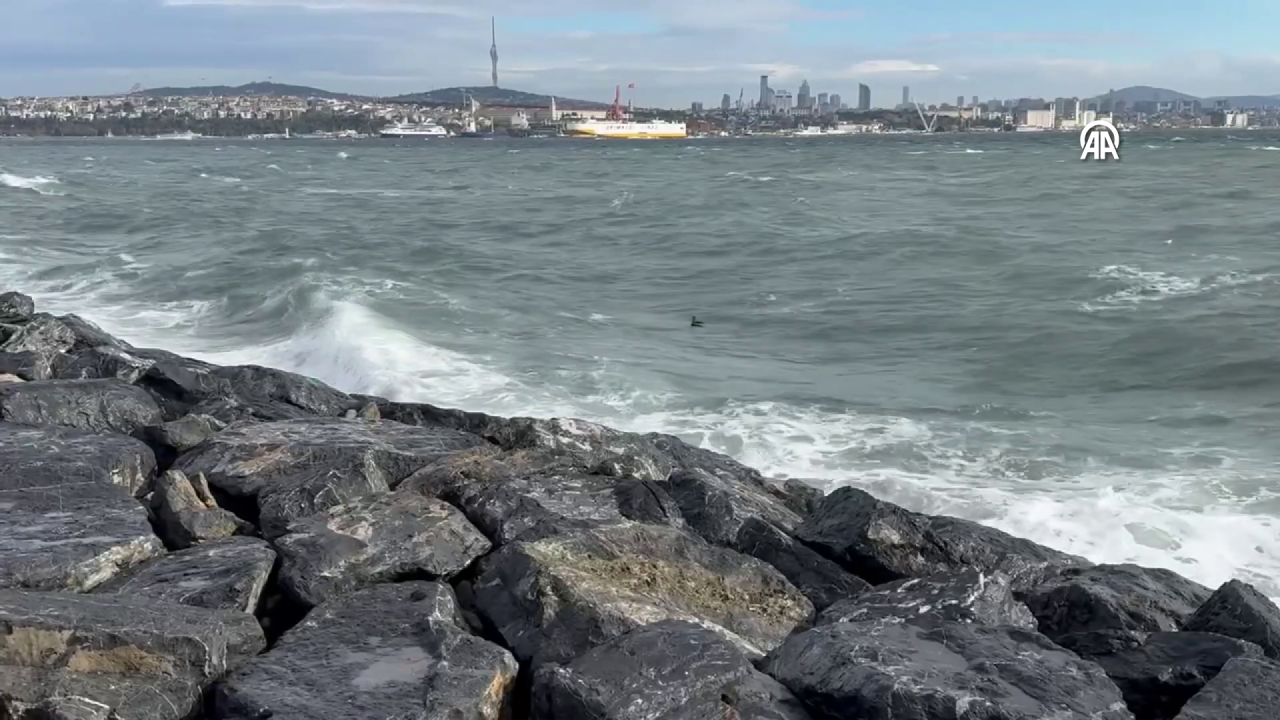 AKOM'dan uyarı: Dev dalgalar oluştu deniz ve hava trafiği durdu! 6