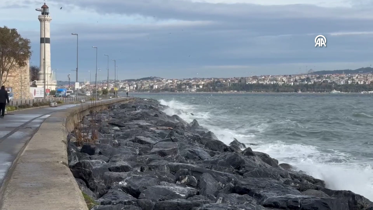 AKOM'dan uyarı: Dev dalgalar oluştu deniz ve hava trafiği durdu! 5