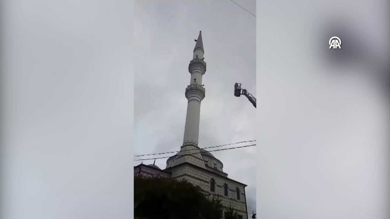 AKOM'dan uyarı: Dev dalgalar oluştu deniz ve hava trafiği durdu! 1