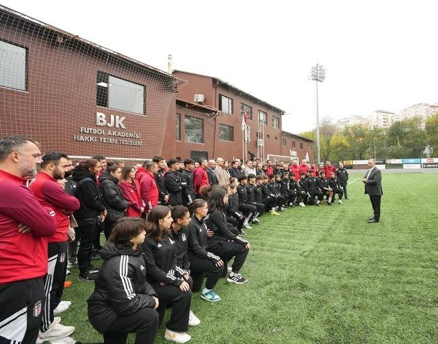 Beşiktaş Başkanı Ahmet Nur Çebi'den sporculara veda ziyareti 1