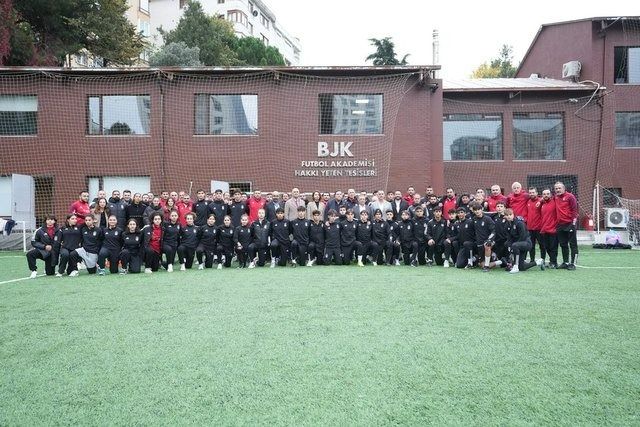 Beşiktaş Başkanı Ahmet Nur Çebi'den sporculara veda ziyareti 5