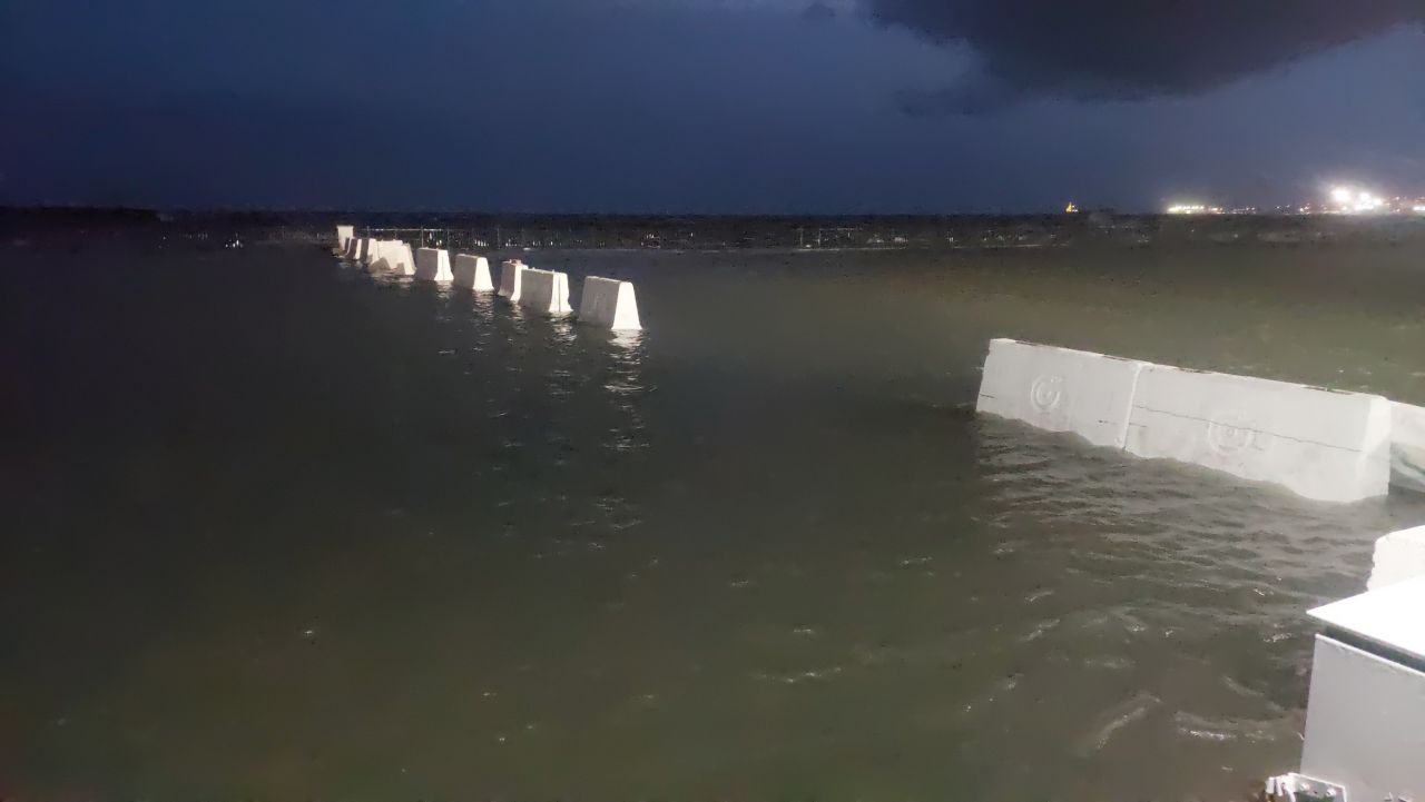 Tekirdağ'da deniz taştı: Tsunamiyi andıran görüntüler 1