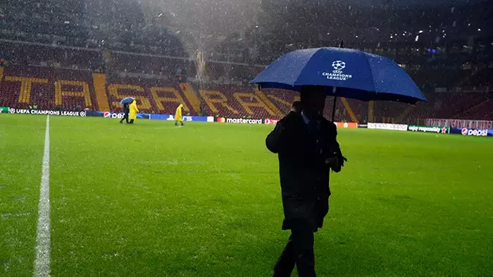 Galatasaray - Manchester United maçı için karar verildi! İstanbul' da yoğun yağış... 1