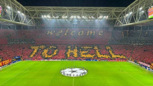 Sarı-Kırmızılılar'dan enfes koreografi: Burası cehennem 8