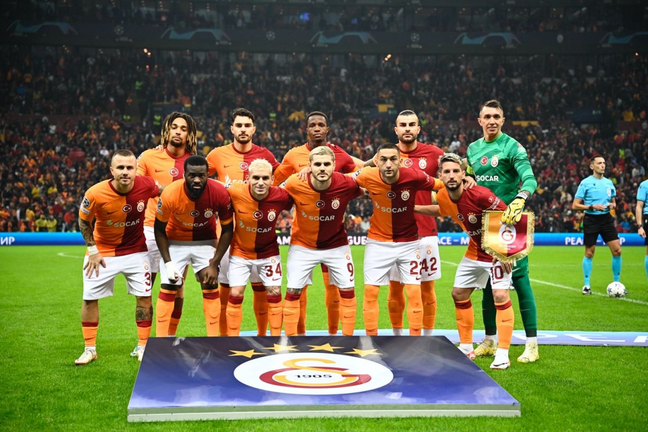 Tanguy Ndombele yine sosyal medyayı birbirine kattı: "İlk uçakla evine dönsün! Onana'nın verdiği katkıyı Ndombele vermedi" Oyundan çıkarken ıslıklandı... 1
