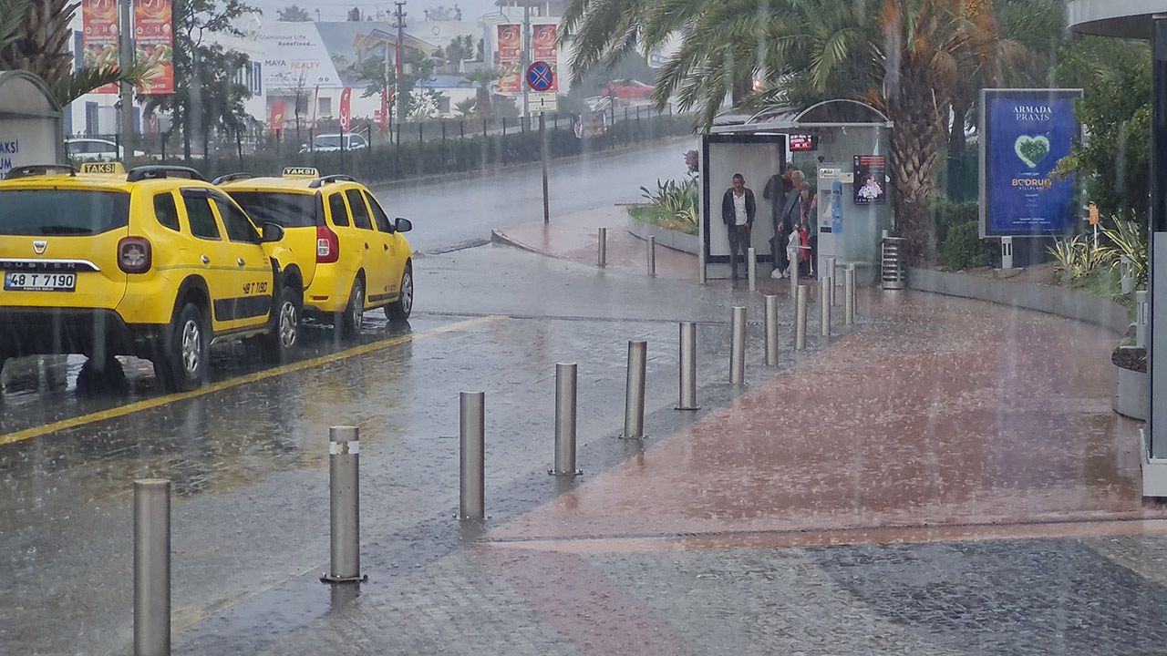 Meteoroloji'den hava durumu uyarısı: Kuvvetli sağanak geliyor! 11