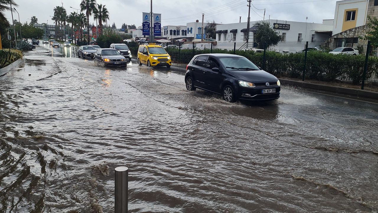 Meteoroloji'den hava durumu uyarısı: Kuvvetli sağanak geliyor! 13