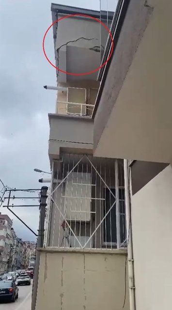 Depremin verdiği hasar görüntülendi: "Duvar yıkılmaları var" 3