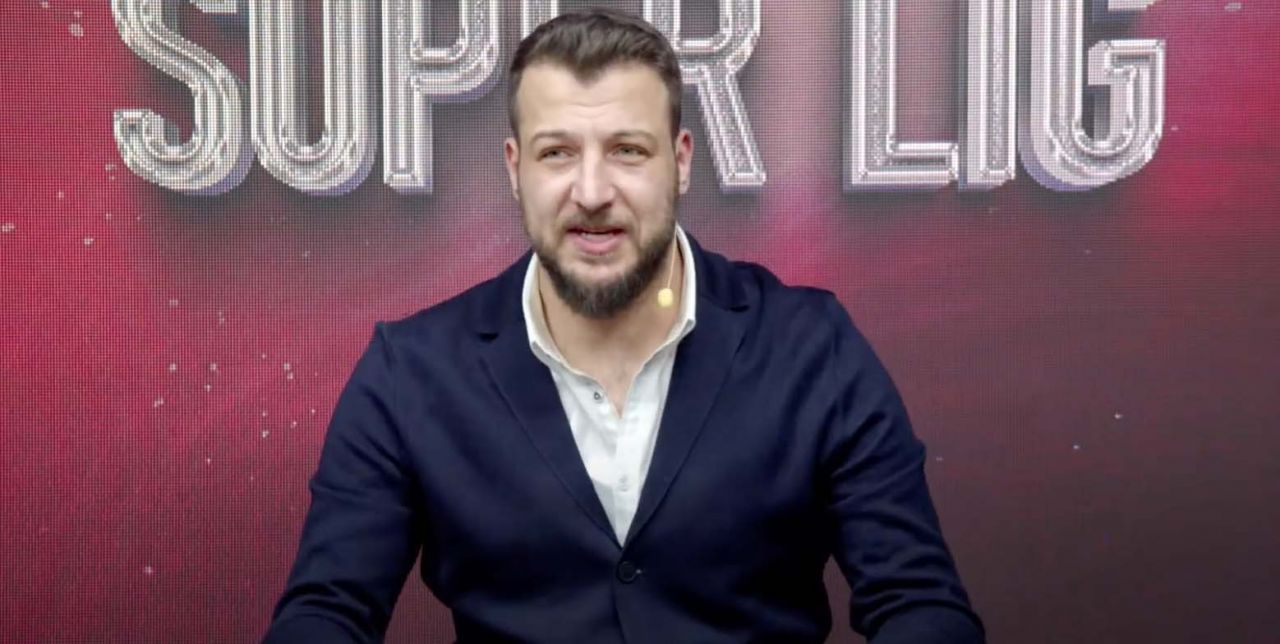 Canlı yayında çılgına döndü: "Edin Dzeko'nun net ayağa basmasına sarı kart veremiyor! Çünkü hakemlikten uzak, korkak ve rezil bir hakem!" 1