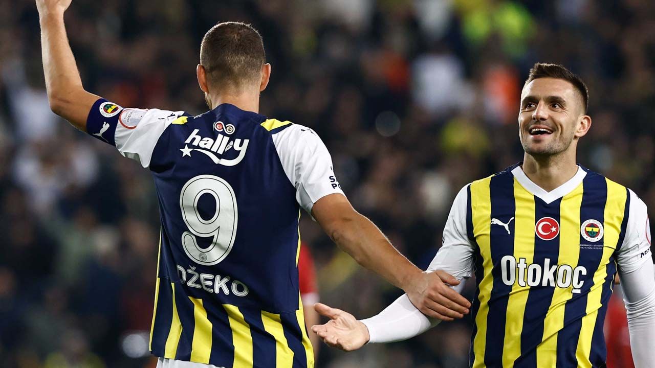 Canlı yayında çılgına döndü: "Edin Dzeko'nun net ayağa basmasına sarı kart veremiyor! Çünkü hakemlikten uzak, korkak ve rezil bir hakem!" 6