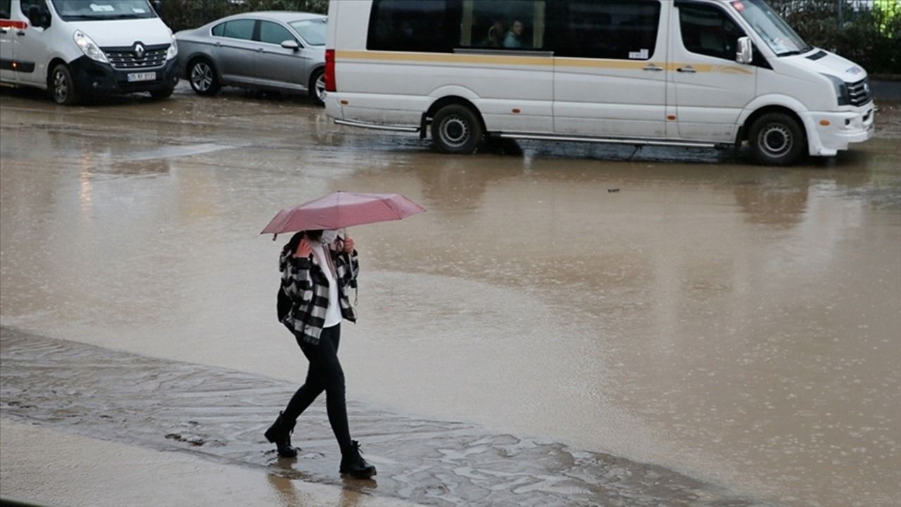 Meteoroloji hava durumu tahminlerini yayınladı! 10 şehre sağanak yağış uyarısı! 13