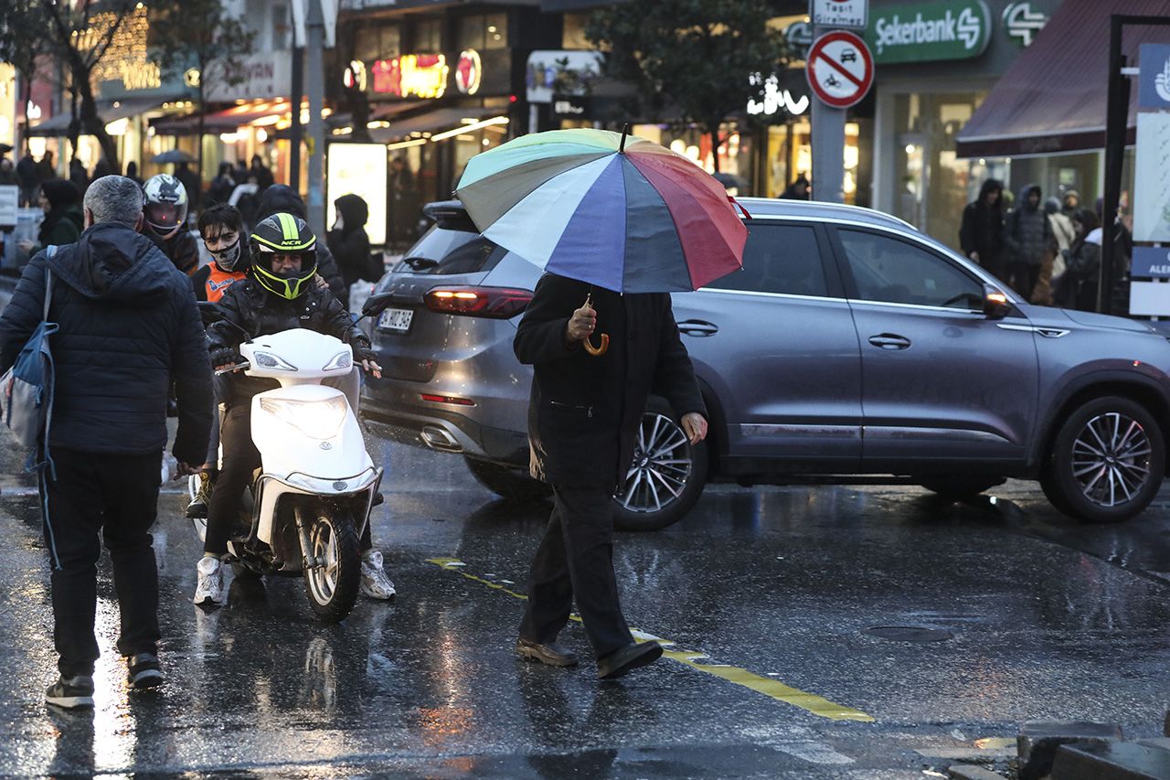 Meteoroloji hava durumu tahminlerini yayınladı! 10 şehre sağanak yağış uyarısı! 6