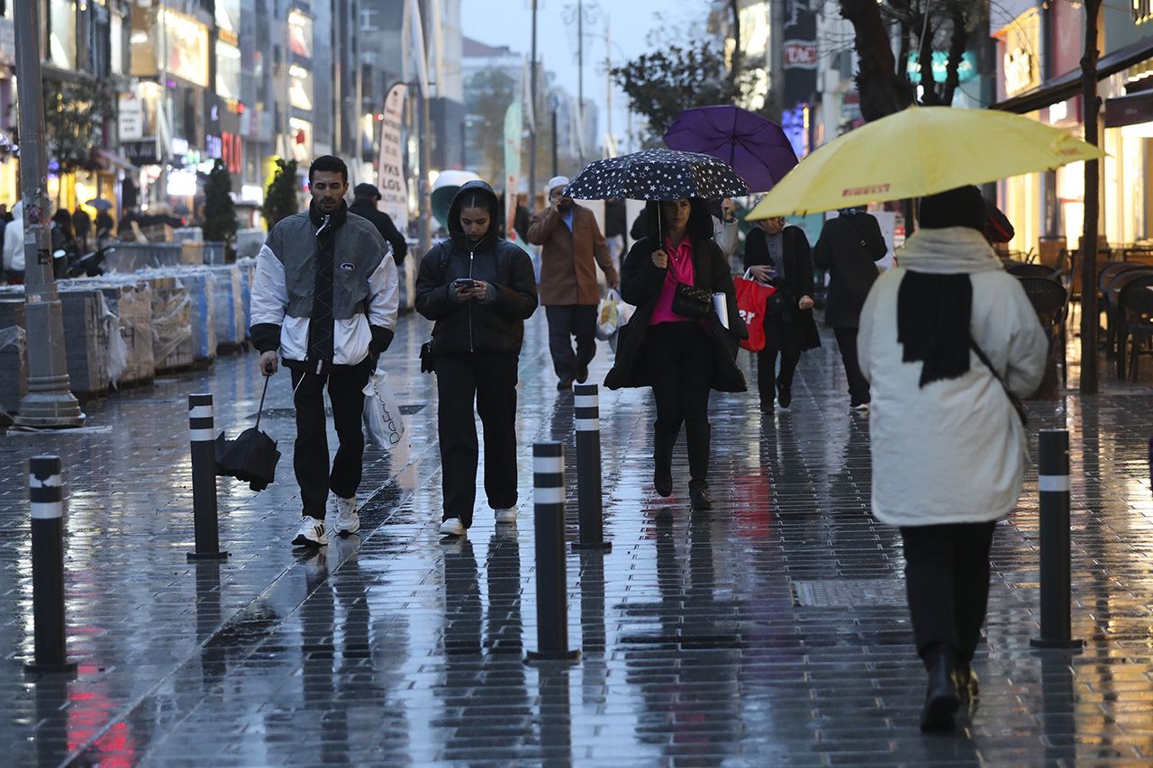 Meteoroloji hava durumu tahminlerini yayınladı! 10 şehre sağanak yağış uyarısı! 7