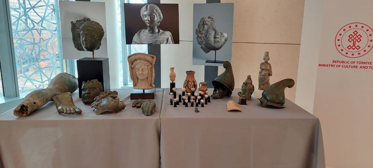 Kültür ve Turizm Bakanı Mehmet Ersoy Açıkladı! “Gururluyuz. Cumhuriyetimizin 100. yılında iadesini sağladığımız eser sayımız 3 bin 59'a ulaştı” 2