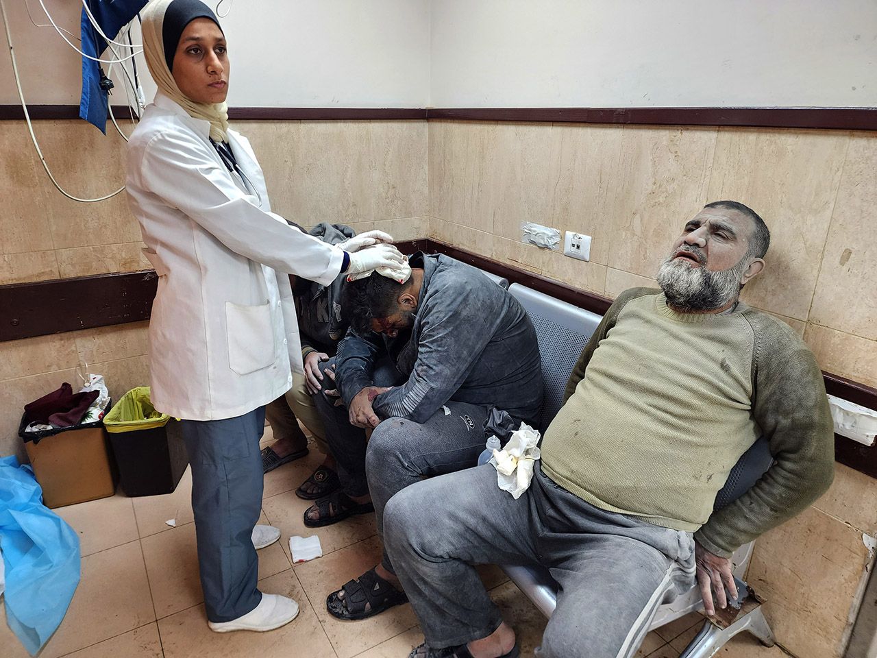 İsrail kalleş saldırılarını sürdürüyor! Gazze'de çocukları öldüren alçaklar mülteci kampında bir evi vurdu! 9