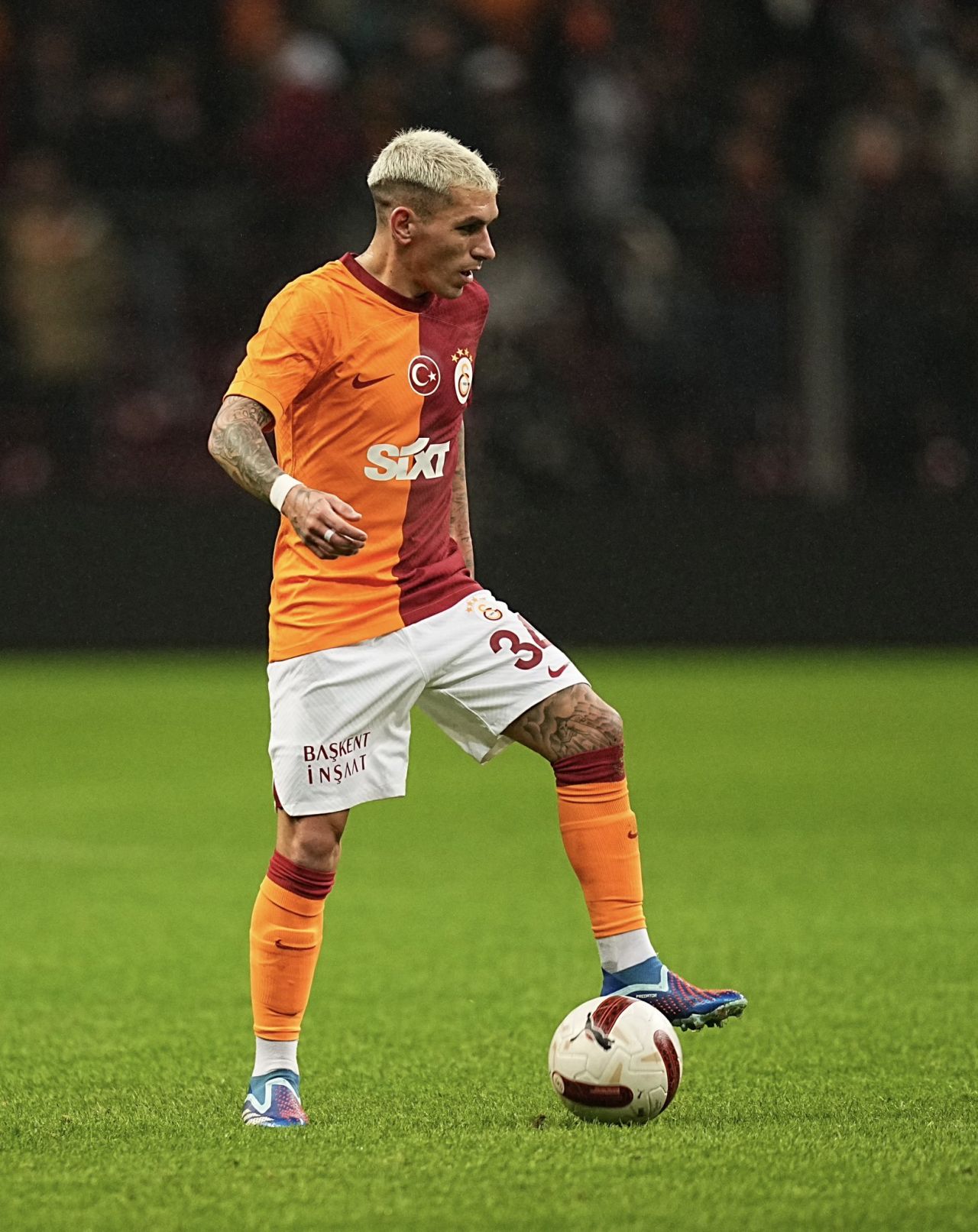 "Samet Akaydin'in koluna penaltı çalmayanlar, Victor Nelsson'a pozisyon olunca çalabiliyor! Galatasaray test takımı olmamalı!" 5