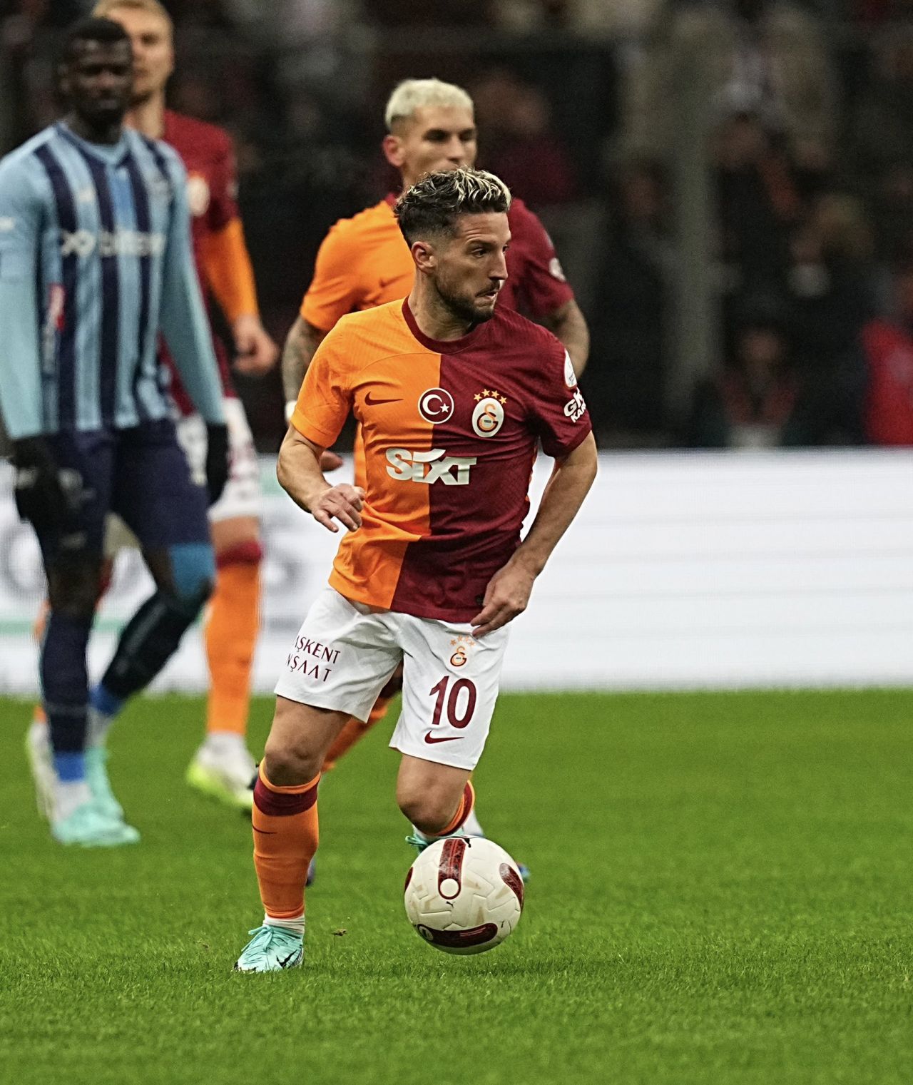"Samet Akaydin'in koluna penaltı çalmayanlar, Victor Nelsson'a pozisyon olunca çalabiliyor! Galatasaray test takımı olmamalı!" 4