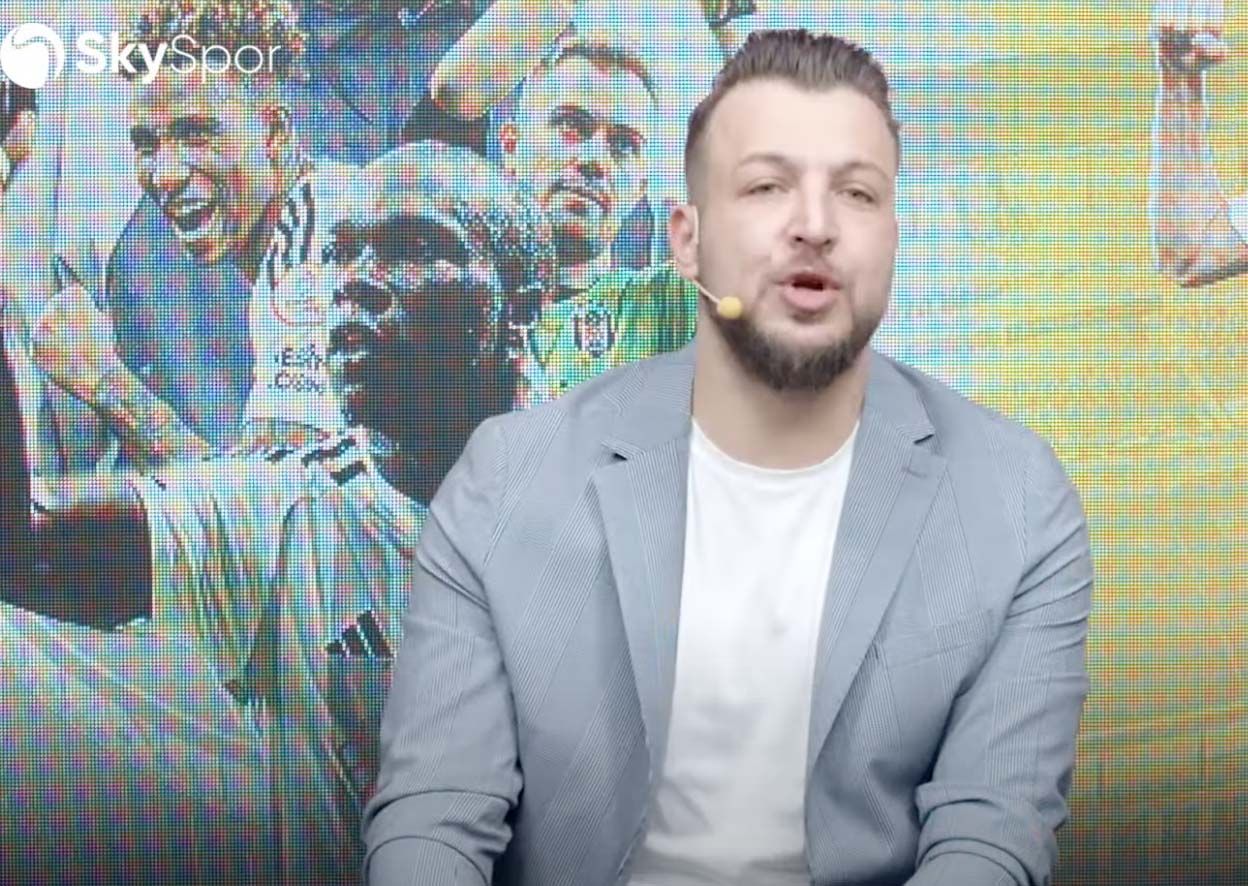 "Vincent Aboubakar saç ektirmiş, topa kafa vurmuyor! Sen hainsin Aboubakar! Sen çok büyük bir hainsin. Sana ikinci kez kucağını açan Beşiktaş camiasına sen hainlik yaptın!" 2
