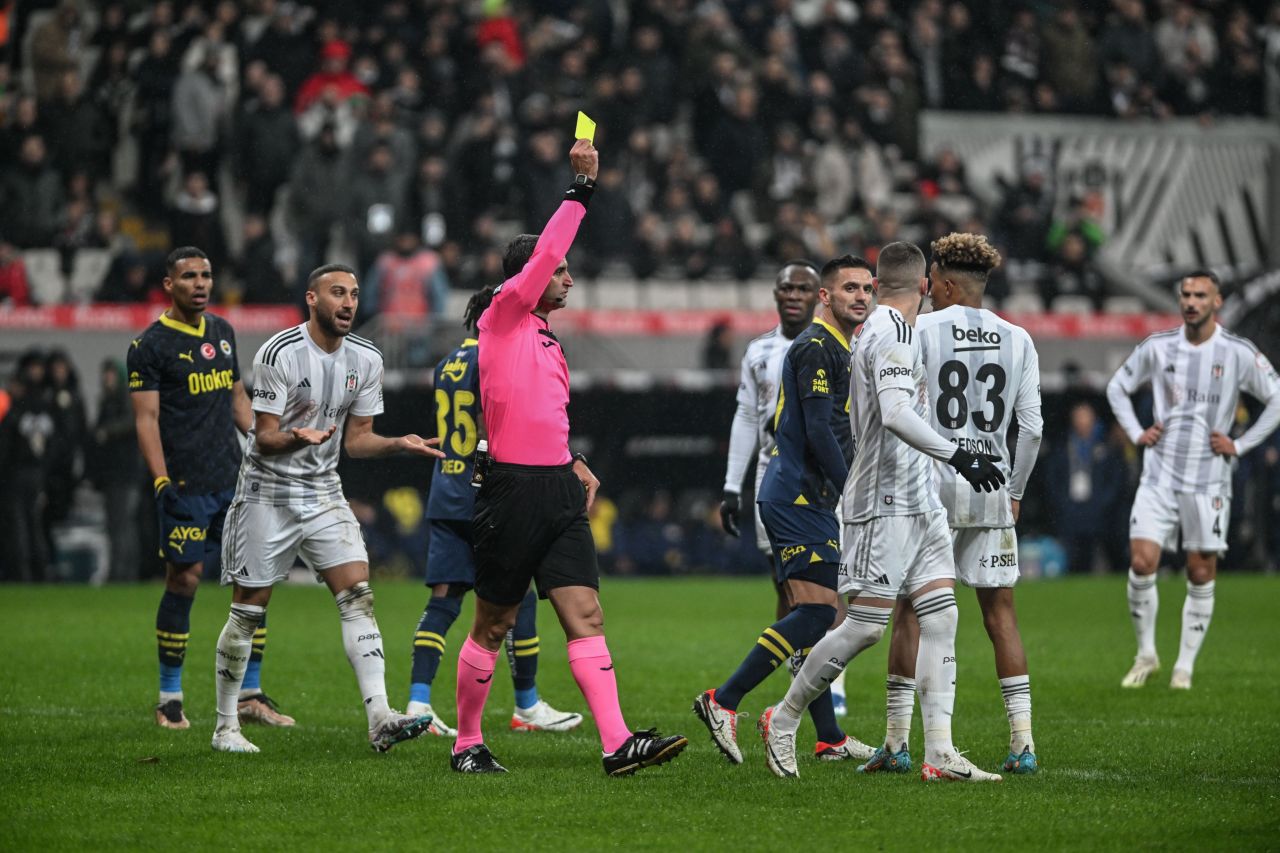 “Derbide tam bir hakem rezaleti yaşandı! Yüzyılın hakem skandalları yaşandı: Kafasında tilkiler dolaşan hakem! Karaoğlan resmen maçı katletti” 3