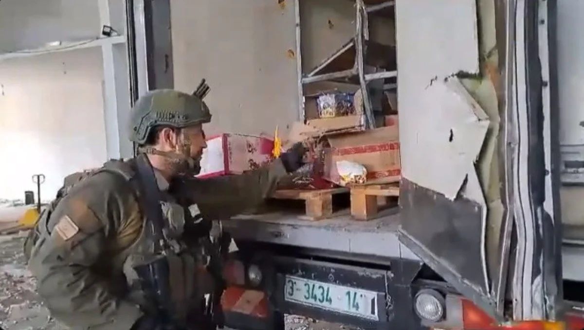 İsrail'den aşağılık bir hareket daha! Gazze'ye gelen yardımları yakıp o anları kayda aldılar! 3