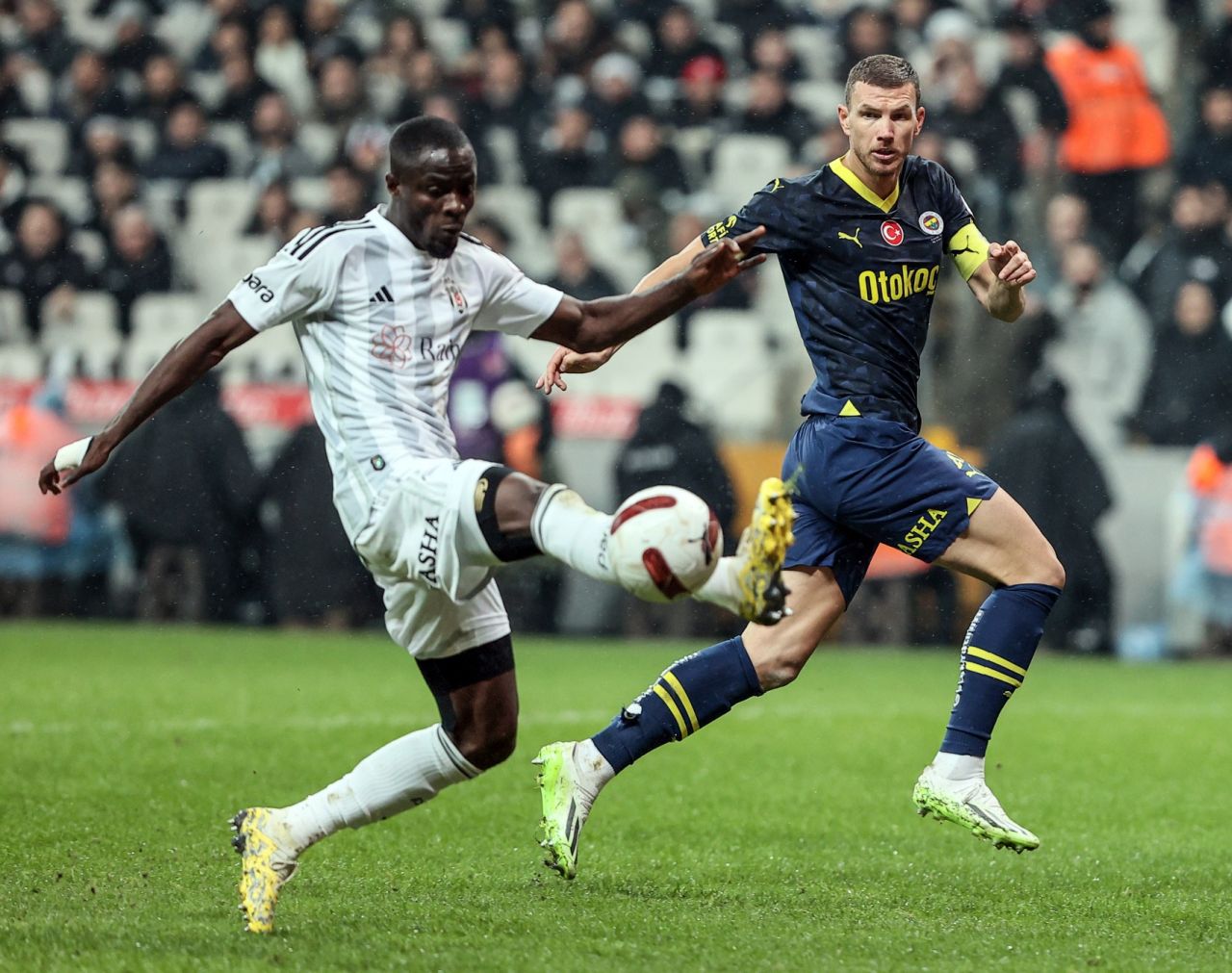 Beşiktaş'ta kadro dışı kararının perde arkası ortaya çıkıyor: Kahkaha atarak güldüler! 1