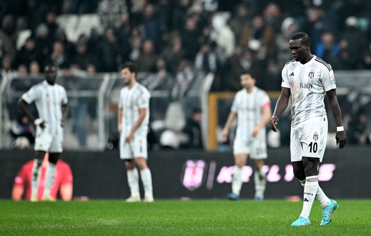 Beşiktaş'ta kadro dışı kararının perde arkası ortaya çıkıyor: Kahkaha atarak güldüler! 2