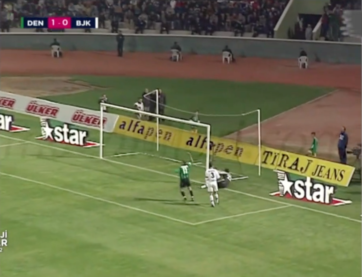 İşte Beşiktaş’ın Andre Onana’sı! Yediği gollerle Beşiktaş'ı şampiyonluktan etti, taraftarı çıldırttı! Sonunda dayanamadı kafasını direğe vurdu, futbolcular engel oldu! Hapse bile girdi... 8