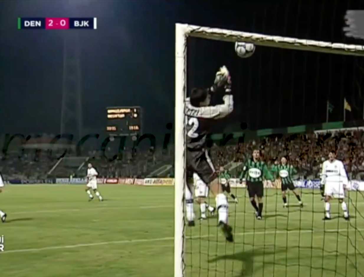 İşte Beşiktaş’ın Andre Onana’sı! Yediği gollerle Beşiktaş'ı şampiyonluktan etti, taraftarı çıldırttı! Sonunda dayanamadı kafasını direğe vurdu, futbolcular engel oldu! Hapse bile girdi... 9
