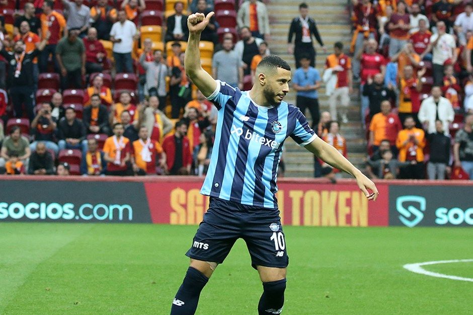 "Belhanda böyle oynarsa oyundan çıkart diye talimat verdim! Onyekuru'yu da Galatasaray maçından sonra gönderdim! Soyunma odasında da ağzıma geleni söyledim" 4
