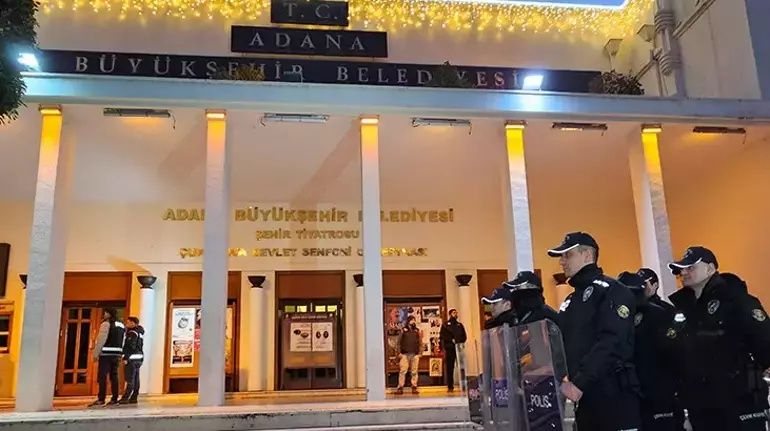 Adana Büyükşehir Belediyesi'ne rüşvet operasyonu! 10 kişi gözaltına alındı: Aralarında Başkan Zeydan Karalar'ın danışmanı da var... 4