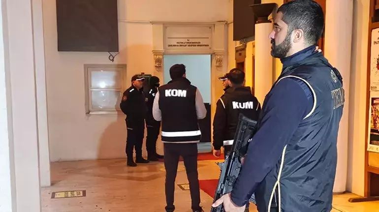 Adana Büyükşehir Belediyesi'ne rüşvet operasyonu! 10 kişi gözaltına alındı: Aralarında Başkan Zeydan Karalar'ın danışmanı da var... 3